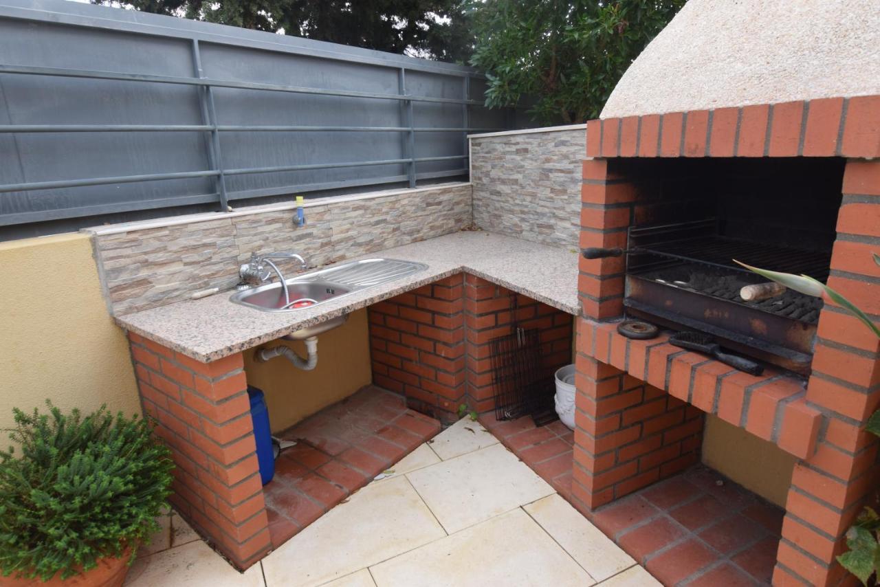 Cozy Villa With Pool And Barbecue البوفيرا المظهر الخارجي الصورة
