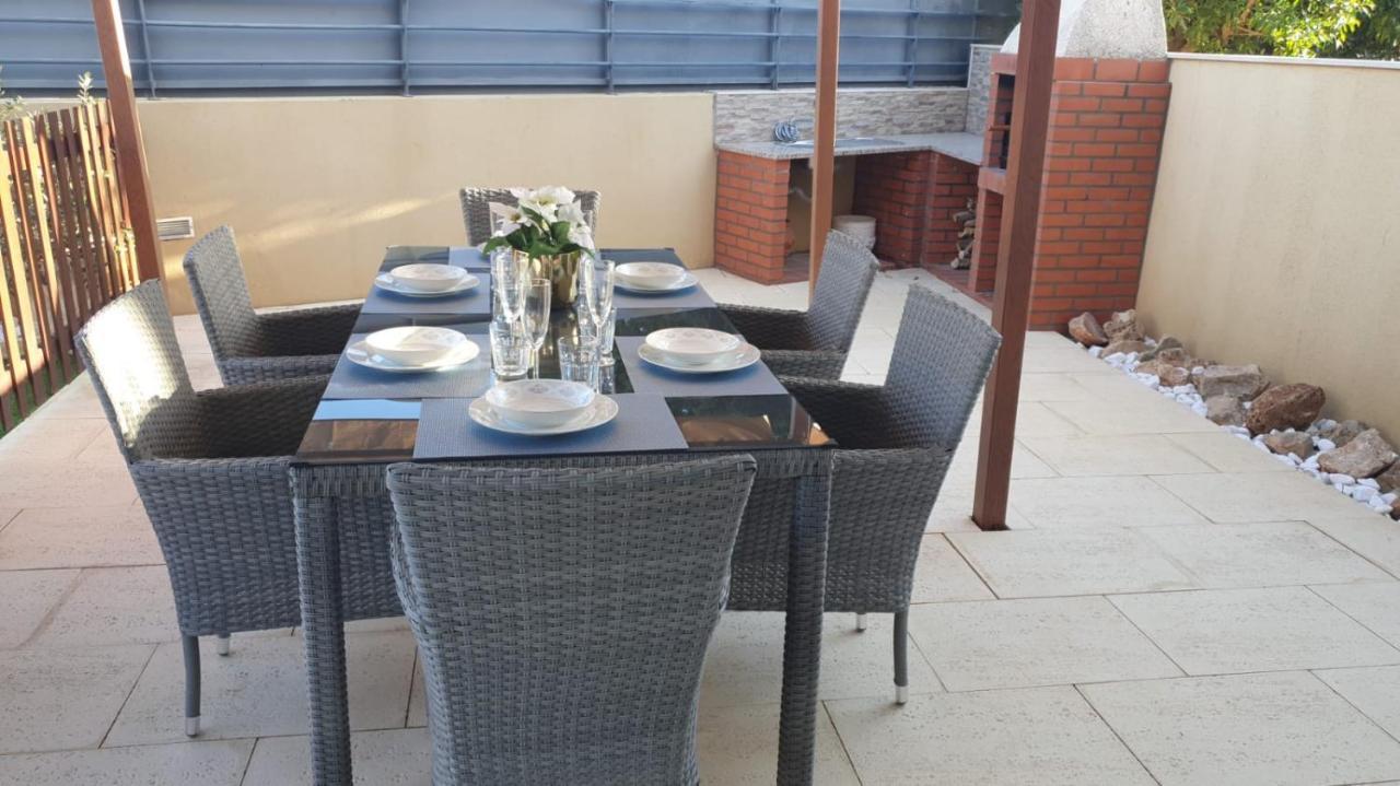 Cozy Villa With Pool And Barbecue البوفيرا المظهر الخارجي الصورة